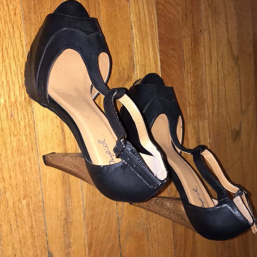 T strap sandals by Cupid from venus